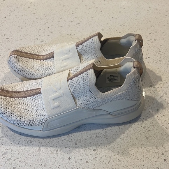 APL SHOES - Picture 2 of 5